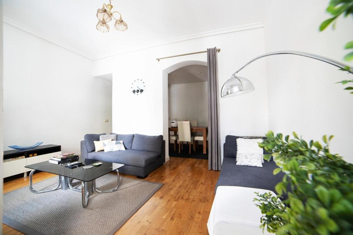 Bright Apartment In Historical City Center Madrid Eksteriør billede