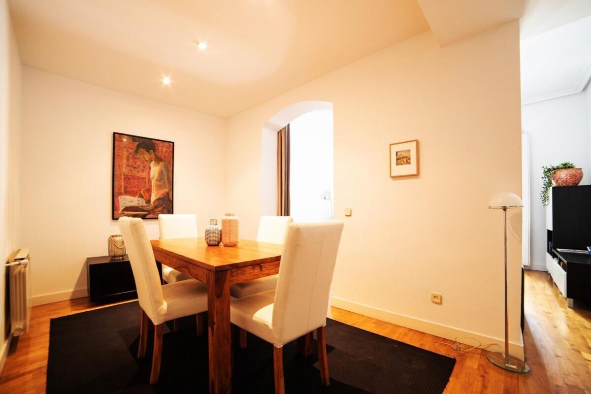 Bright Apartment In Historical City Center Madrid Eksteriør billede
